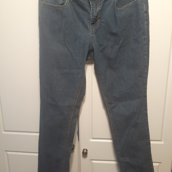 Embellished Pocket Jeans - Picture 3 of 6